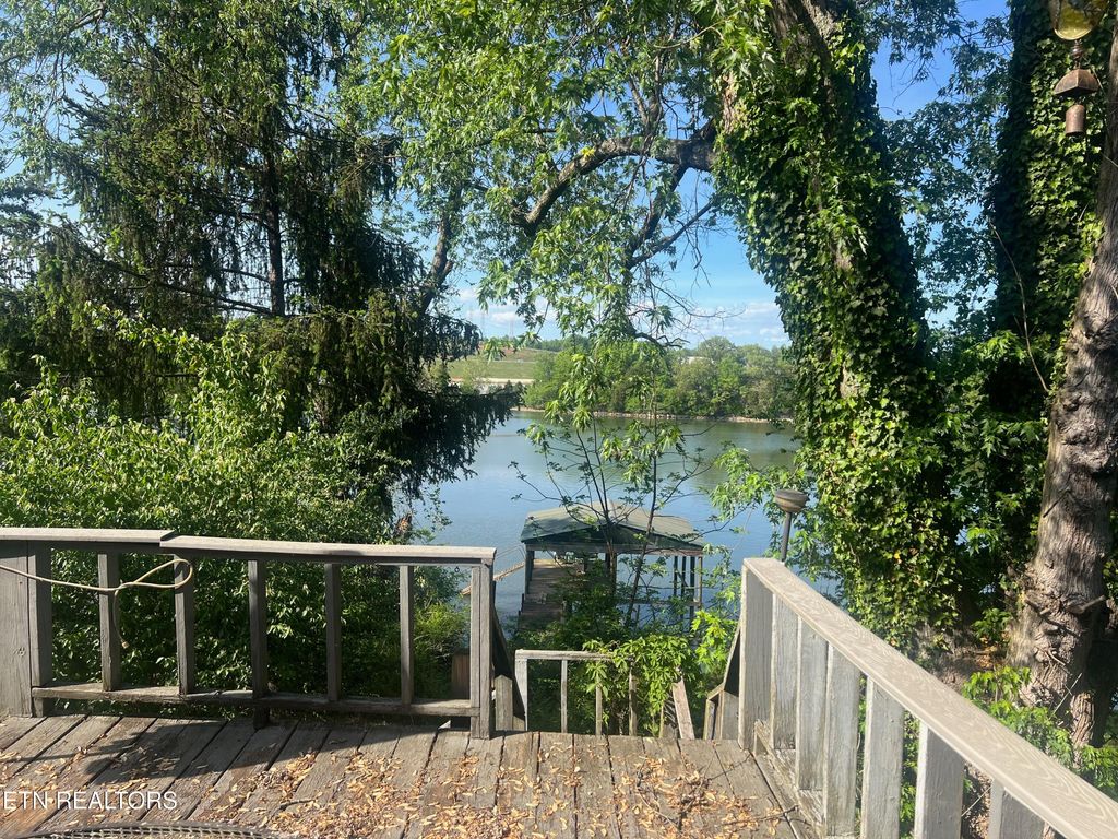 Photo of 416 Lakewood Rd, Kingston, TN 37763 (MLS # 1337446)