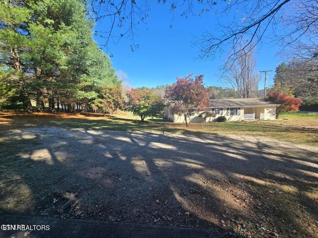 Photo of 725 E Millers Cove Rd Rd, Walland, TN 37886 (MLS # 1285600)