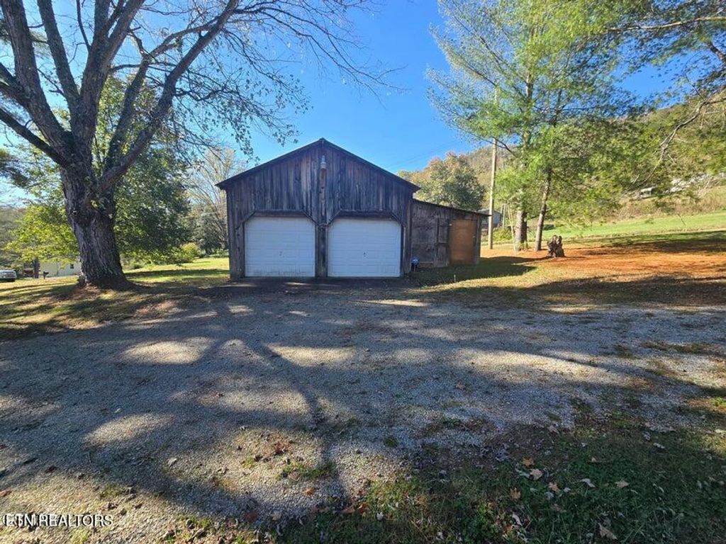 Photo of 725 E Millers Cove Rd Rd, Walland, TN 37886 (MLS # 1285600)