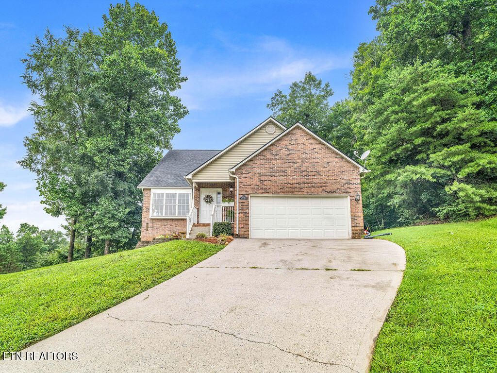 Photo of 1004 Sugar Creek Lane, Knoxville, TN 37920 (MLS # 1348790)
