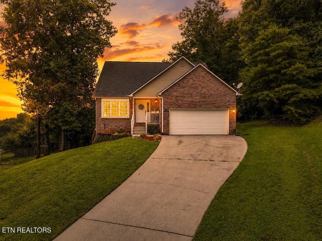 Photo of 1004 Sugar Creek Lane, Knoxville, TN 37920 (MLS # 1348790)
