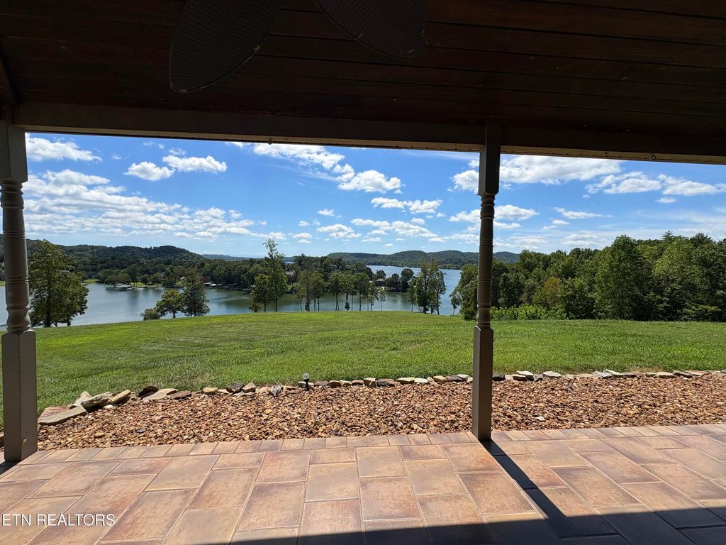 Photo of 2814 lake pointe Drive, Kingston, TN 37763 (MLS # 1313529)