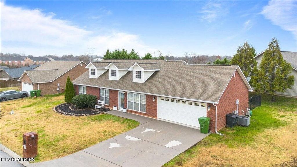 Photo of 1121 Worthington Blvd, Maryville, TN 37801 (MLS # 1329728)