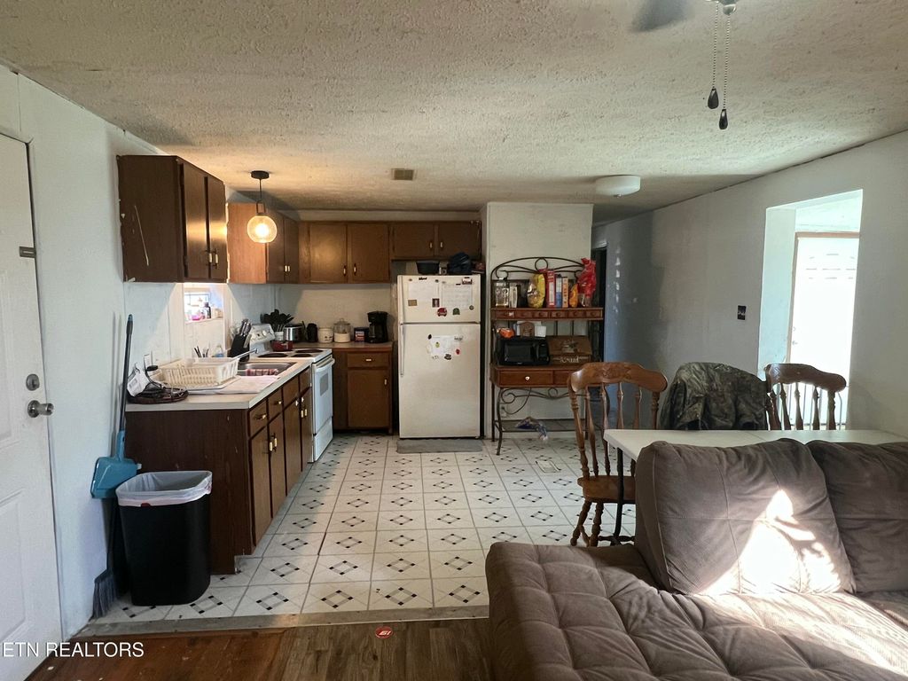 Photo of 174 Sunnyside Rd, Sweetwater, TN 37874 (MLS # 1291025)