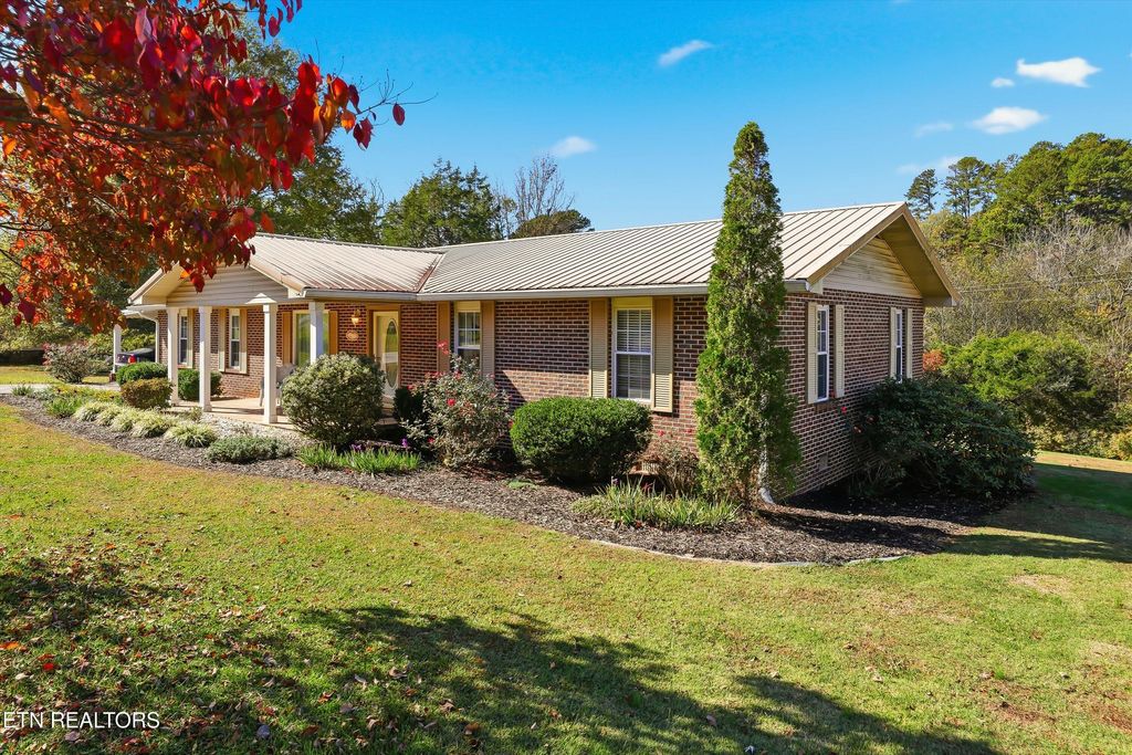 Photo of 509 Kinzalow Circle, Sweetwater, TN 37874 (MLS # 1321149)