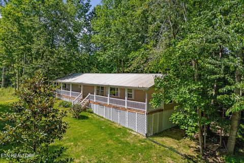 Photo of 1007 Eastridge Drive, Byrdstown, TN 38549 (MLS # 1330269)