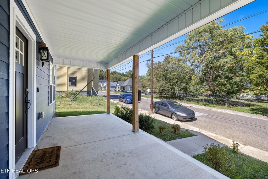 Photo of 1218 W 4Th Ave, Knoxville, TN 37921 (MLS # 1339731)