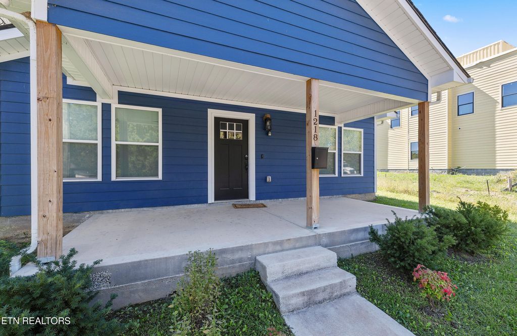 Photo of 1218 W 4Th Ave, Knoxville, TN 37921 (MLS # 1339731)