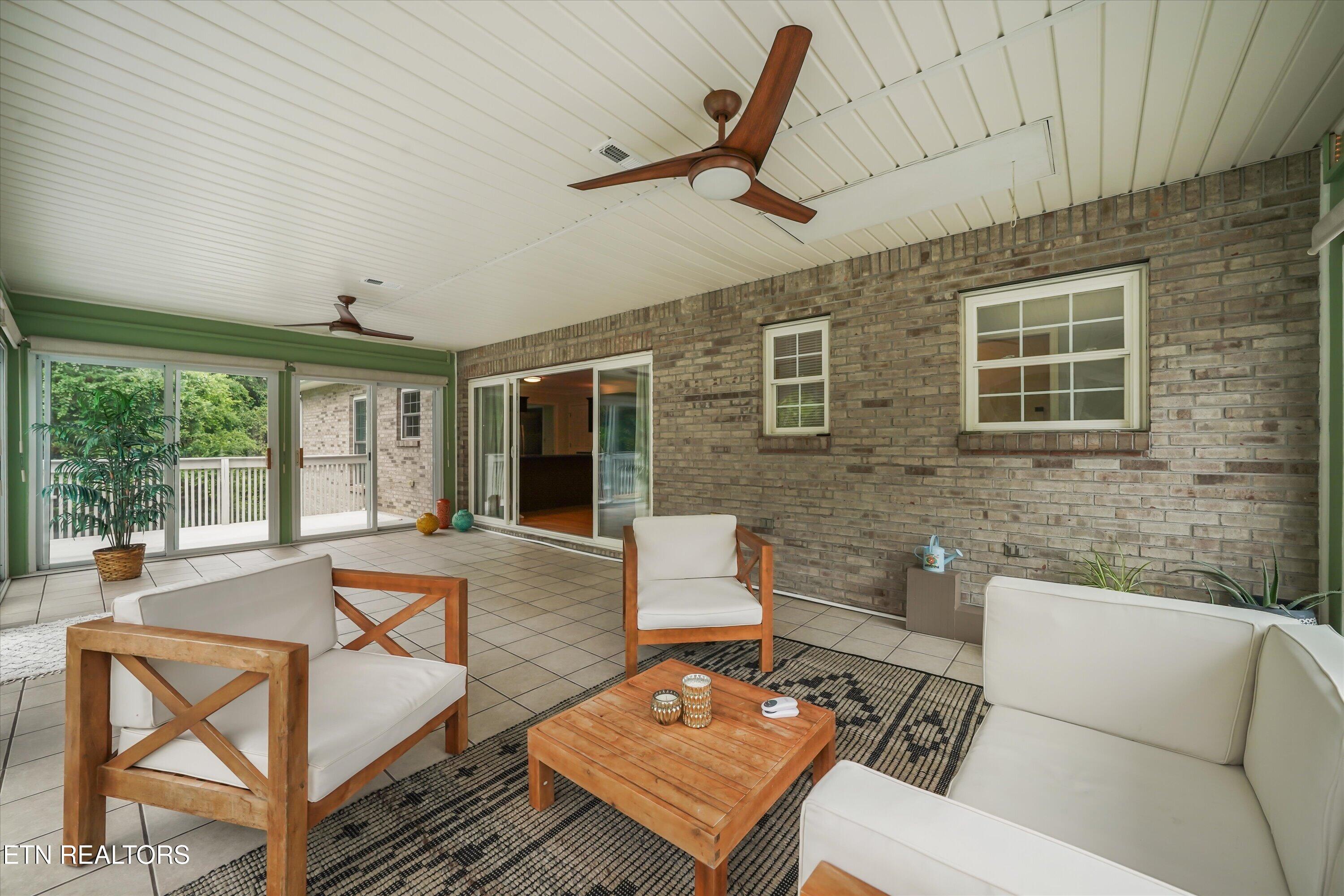 1620 Laramie