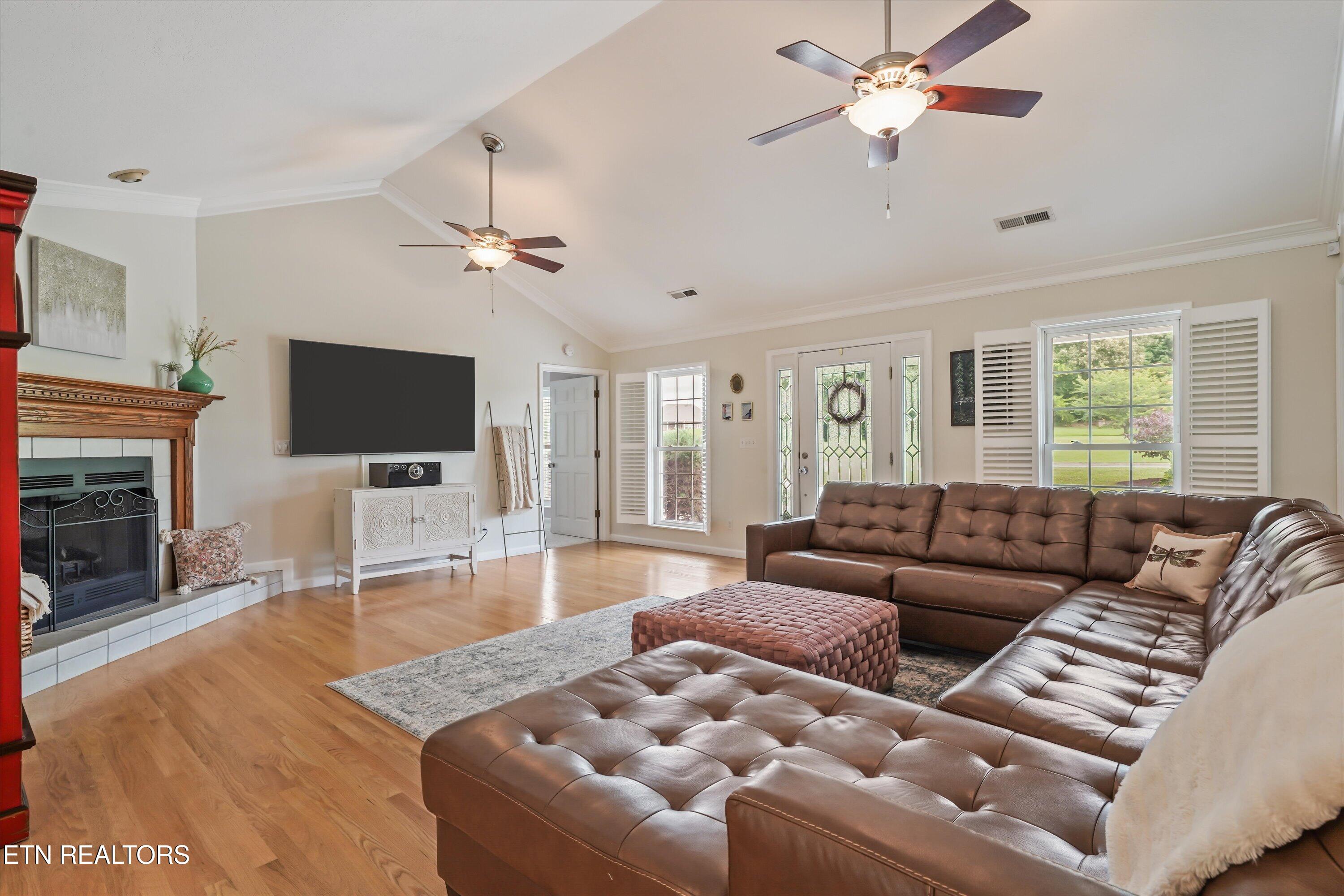 1620 Laramie