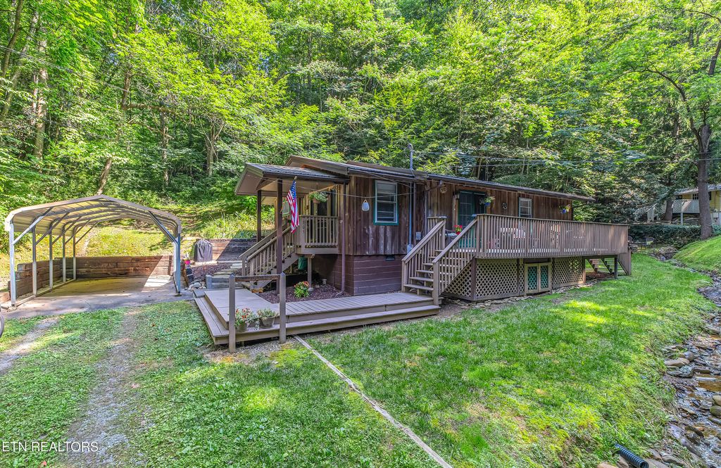 Photo of 305 Shields View Drive, Gatlinburg, TN 37738 (MLS # 1308236)