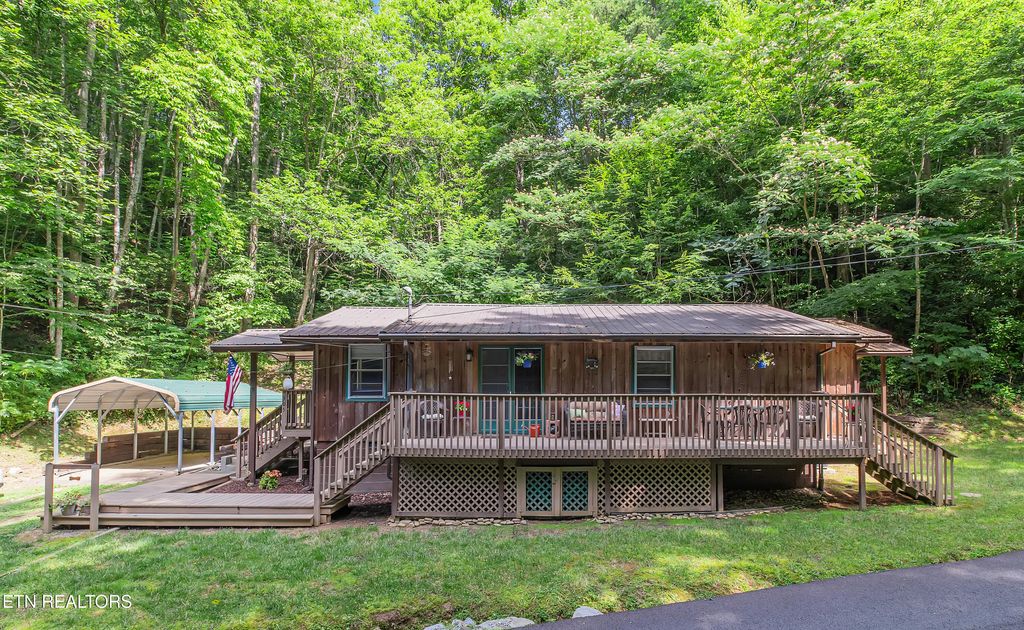 Photo of 305 Shields View Drive, Gatlinburg, TN 37738 (MLS # 1308236)