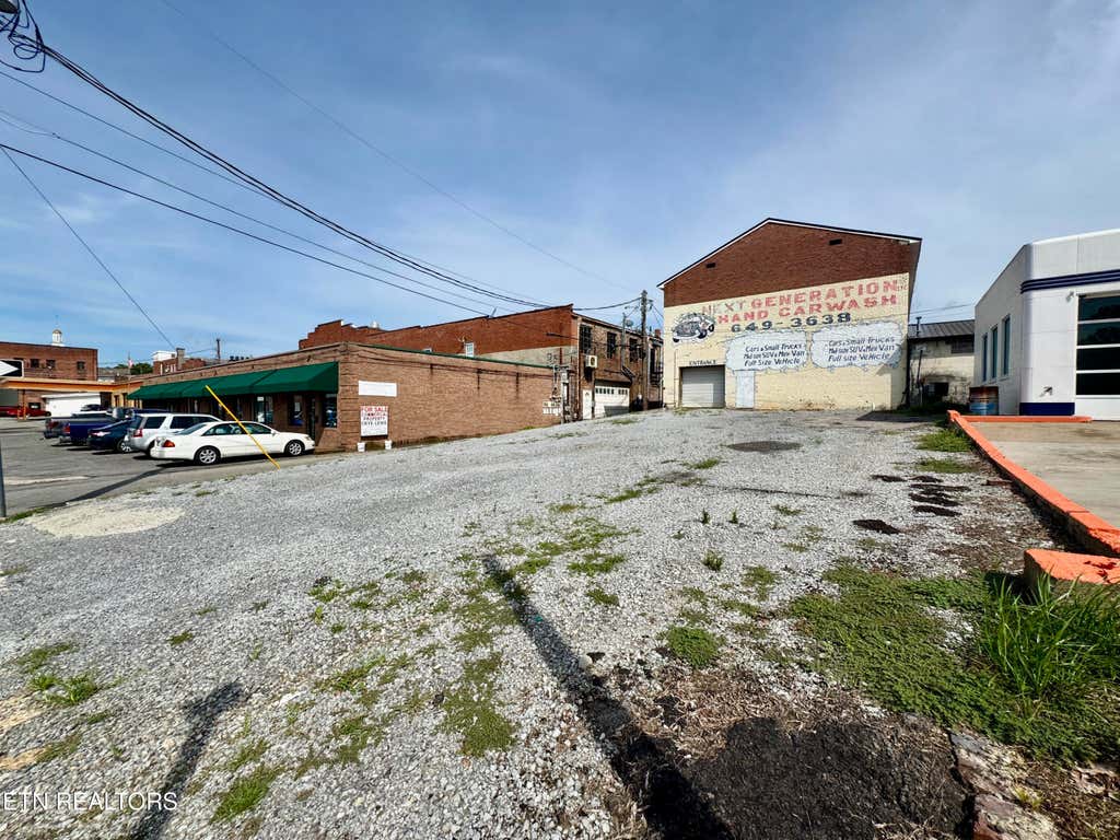 Photo of 220 E Madison Ave, Athens, TN 37303 (MLS # 1350525)