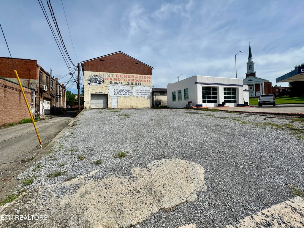 Photo of 220 E Madison Ave, Athens, TN 37303 (MLS # 1350525)