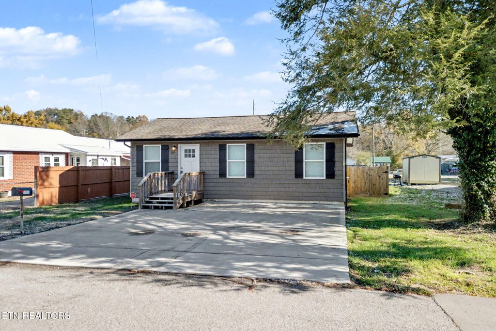 Photo of 210 Church Ave, Rocky Top, TN 37769 (MLS # 1321578)