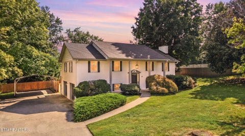 Photo of 943 Radnor Rd, Maryville, TN 37804 (MLS # 1357565)