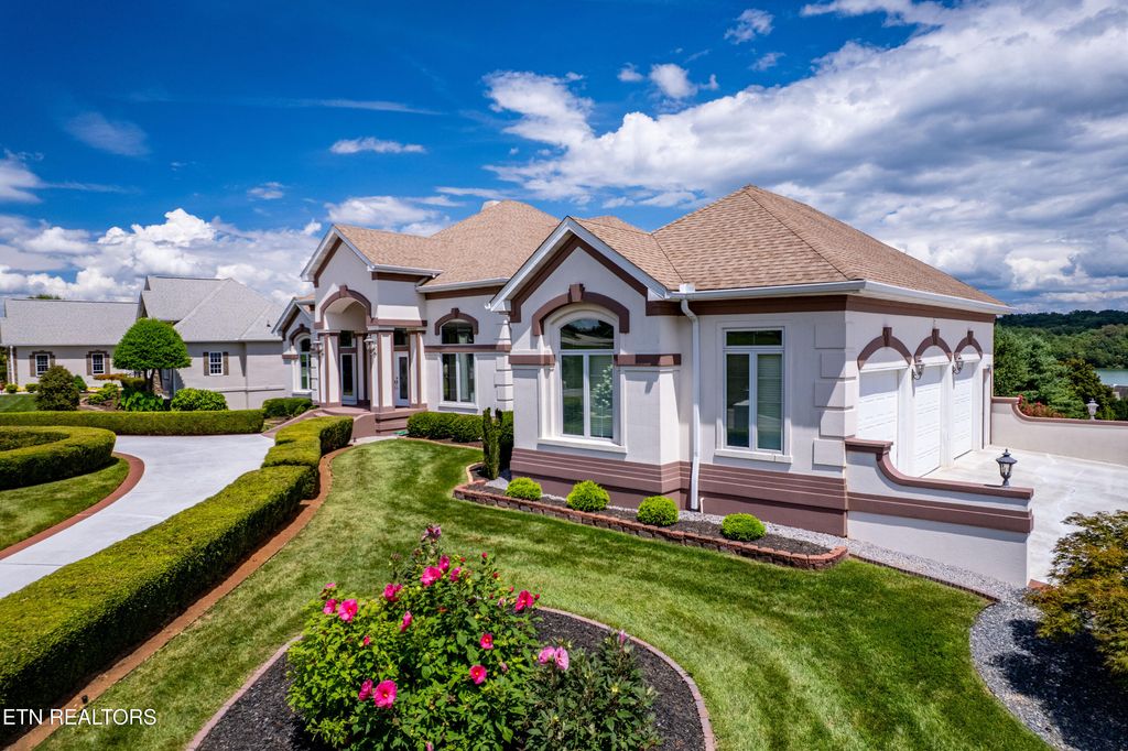 Photo of 770 Rarity Bay Pkwy, Vonore, TN 37885 (MLS # 1309164)