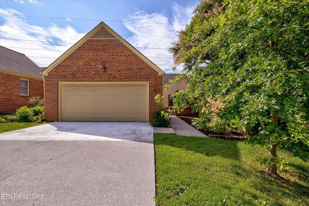 Photo of 8430 Woodbend Tr, Knoxville, TN 37919 (MLS # 1311641)