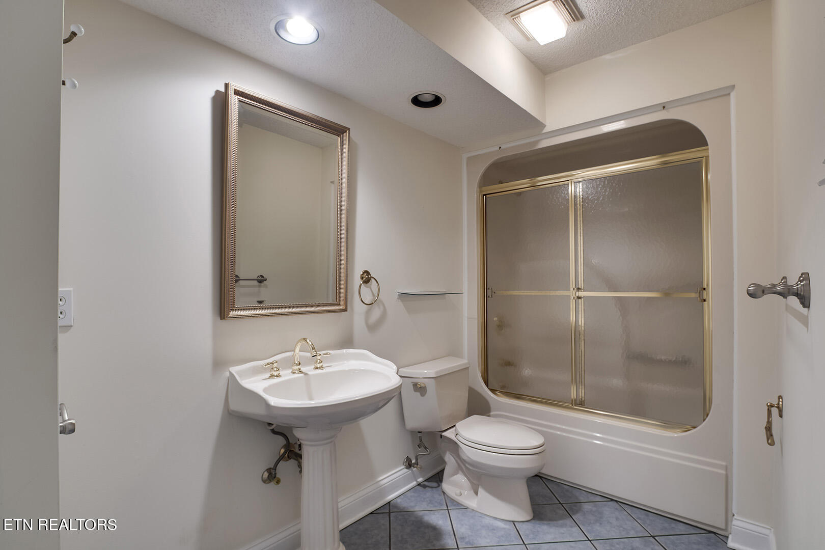 Loudon, Tennessee 37774, United States, 3 Bedrooms Bedrooms, ,3 BathroomsBathrooms,Residential,Active,79446