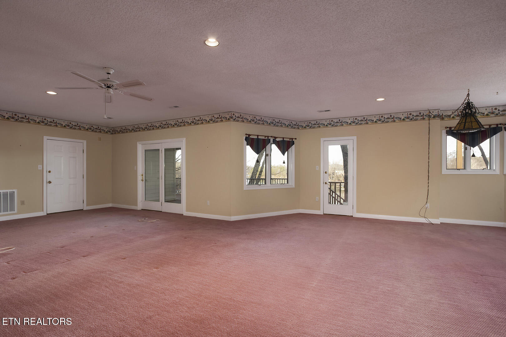 Loudon, Tennessee 37774, United States, 3 Bedrooms Bedrooms, ,3 BathroomsBathrooms,Residential,Active,79446