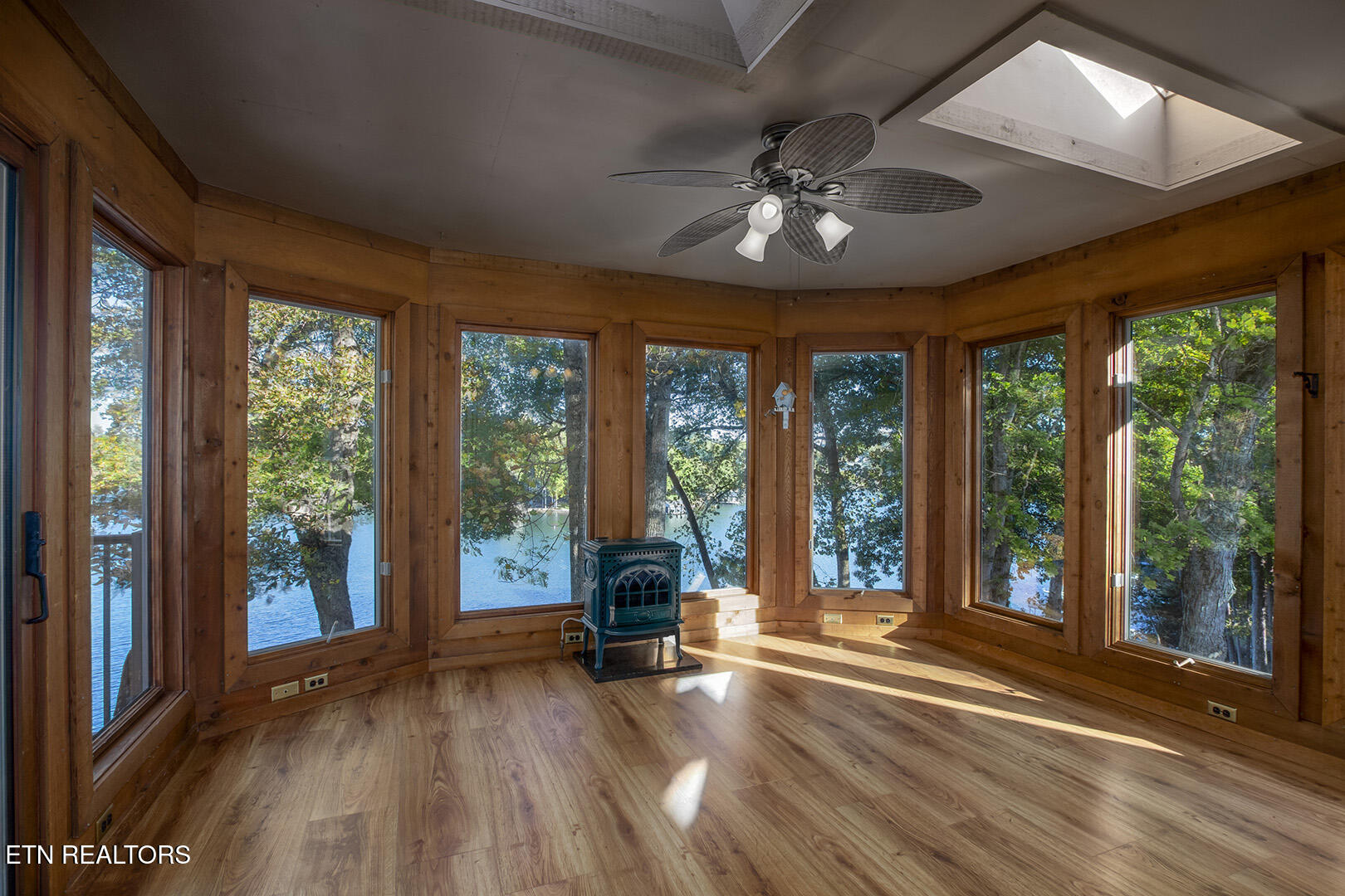 Loudon, Tennessee 37774, United States, 3 Bedrooms Bedrooms, ,3 BathroomsBathrooms,Residential,Active,79446