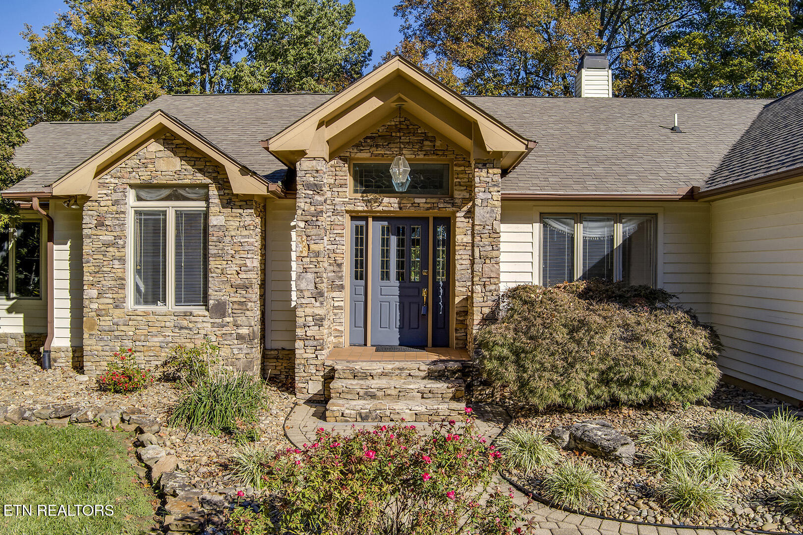 Loudon, Tennessee 37774, United States, 3 Bedrooms Bedrooms, ,3 BathroomsBathrooms,Residential,Active,79446