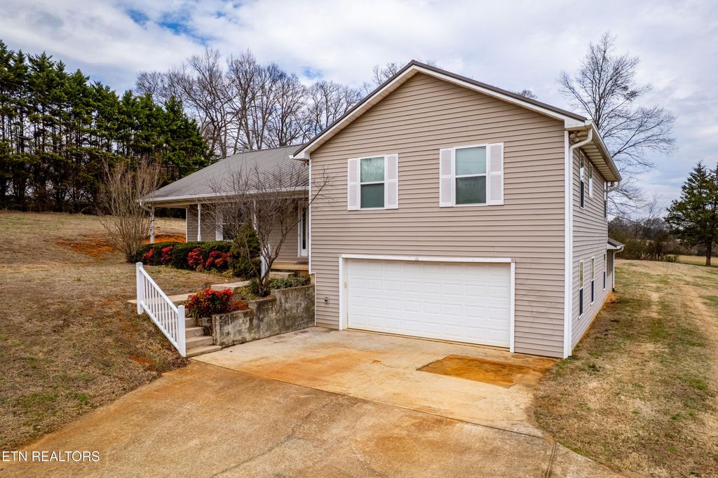 Photo of 3018 Peach Orchard Rd, Maryville, TN 37803 (MLS # 1327478)