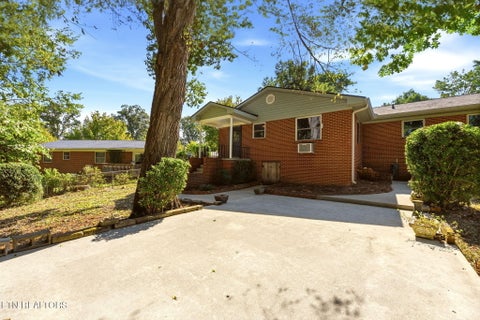 Tiny photo for 411 Woodland Drive, Clinton, TN 37716 (MLS # 1355290)