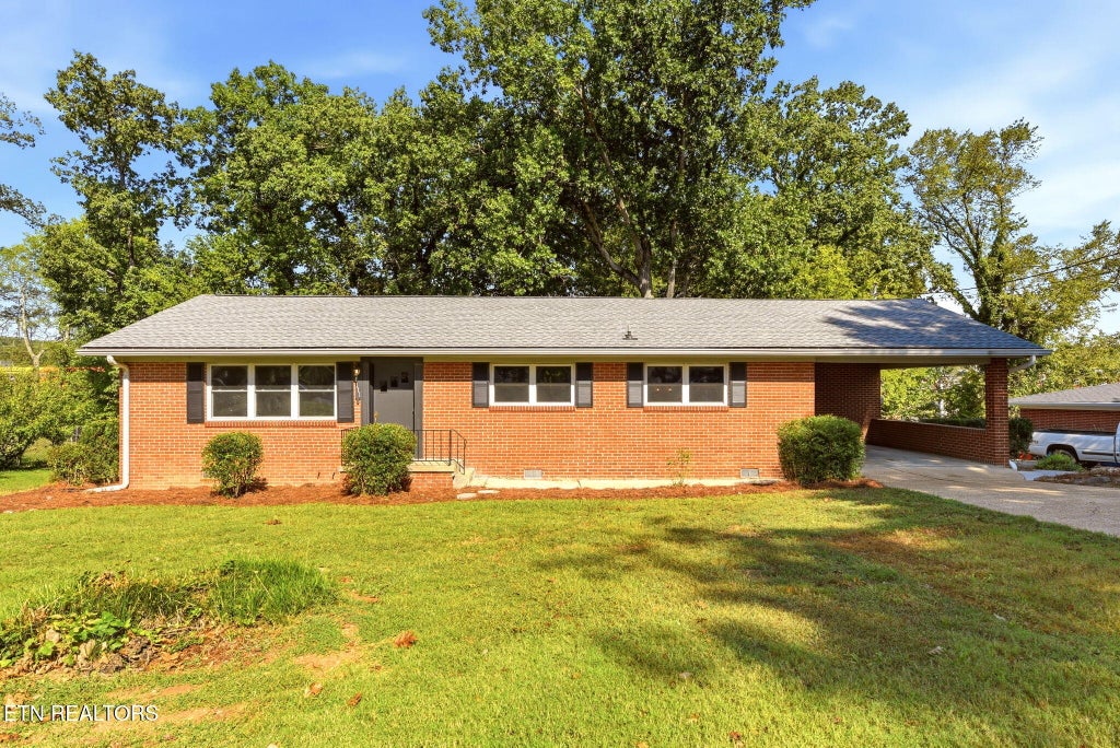 Photo of 411 Woodland Drive, Clinton, TN 37716 (MLS # 1355290)