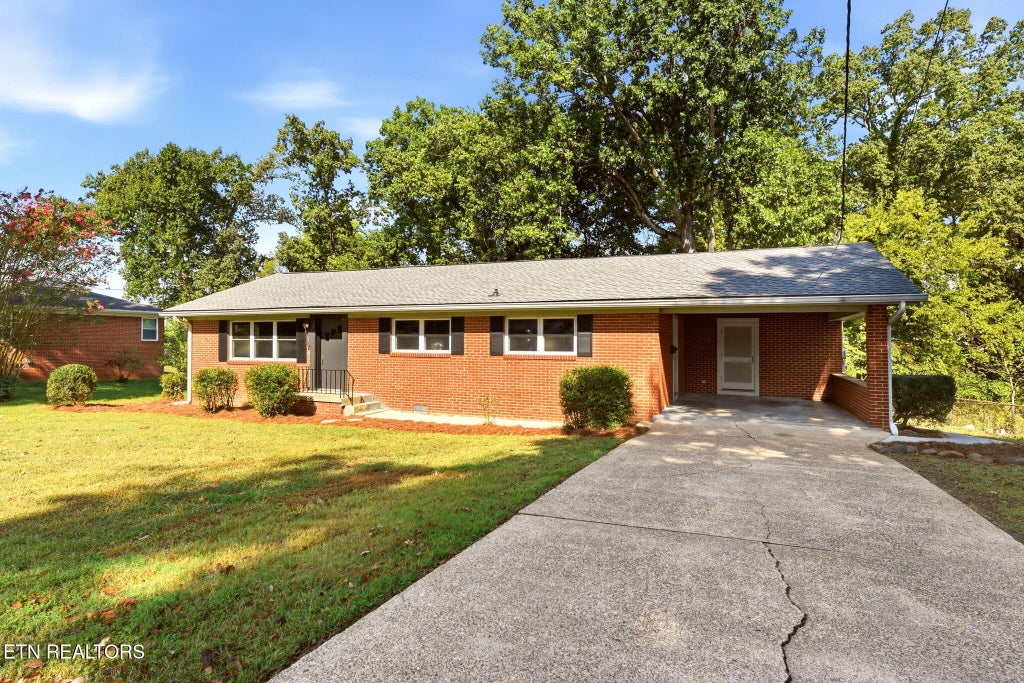 Photo of 411 Woodland Drive, Clinton, TN 37716 (MLS # 1355290)