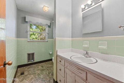 Tiny photo for 411 Woodland Drive, Clinton, TN 37716 (MLS # 1355290)