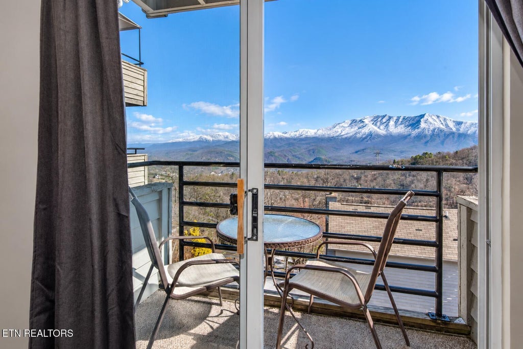 Photo of 1260 Ski View Drive #APT 6201, Gatlinburg, TN 37738 (MLS # 1355164)