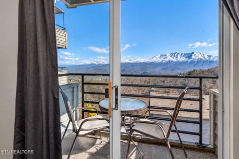 Photo of 1260 Ski View Drive #APT 6201, Gatlinburg, TN 37738 (MLS # 1355164)