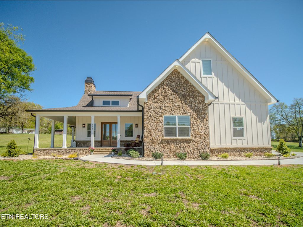 Photo of 818 Sophie Drive, Greenback, TN 37742 (MLS # 1300694)