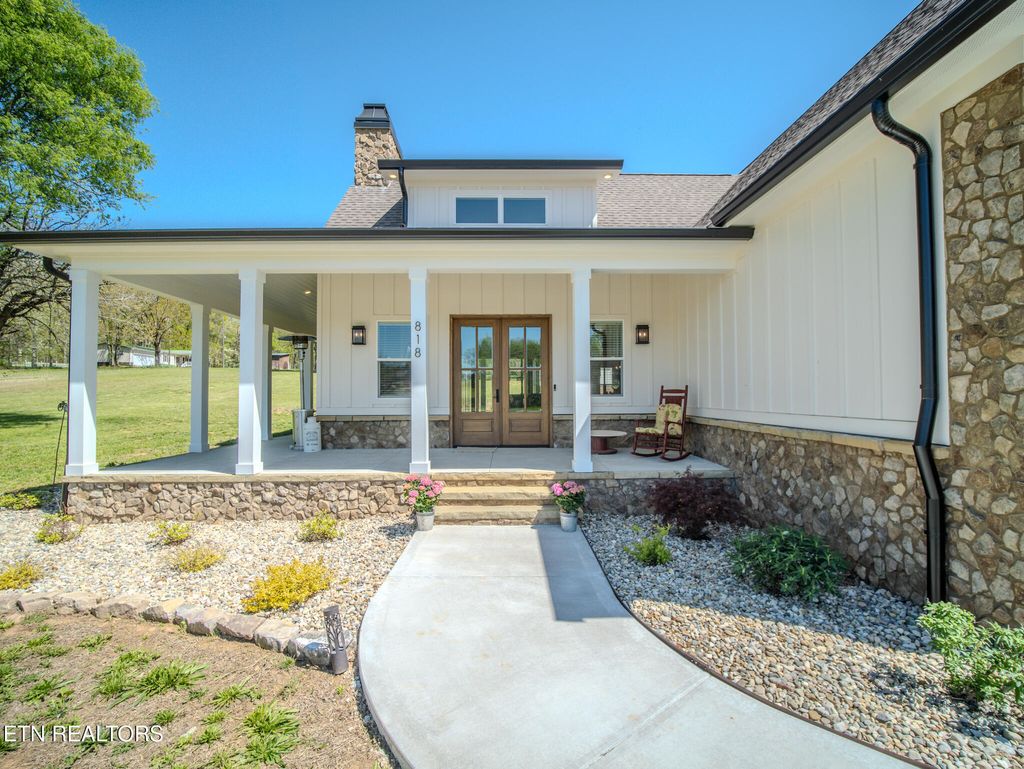 Photo of 818 Sophie Drive, Greenback, TN 37742 (MLS # 1300694)