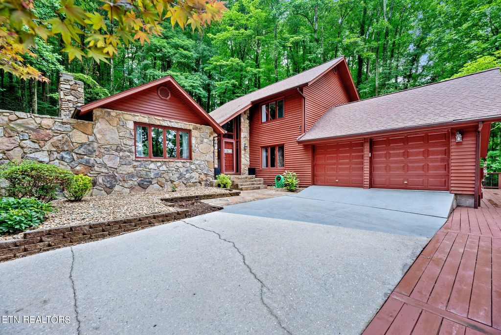 Photo of 754 Poplar Creek Rd, Oliver Springs, TN 37840 (MLS # 1264794)