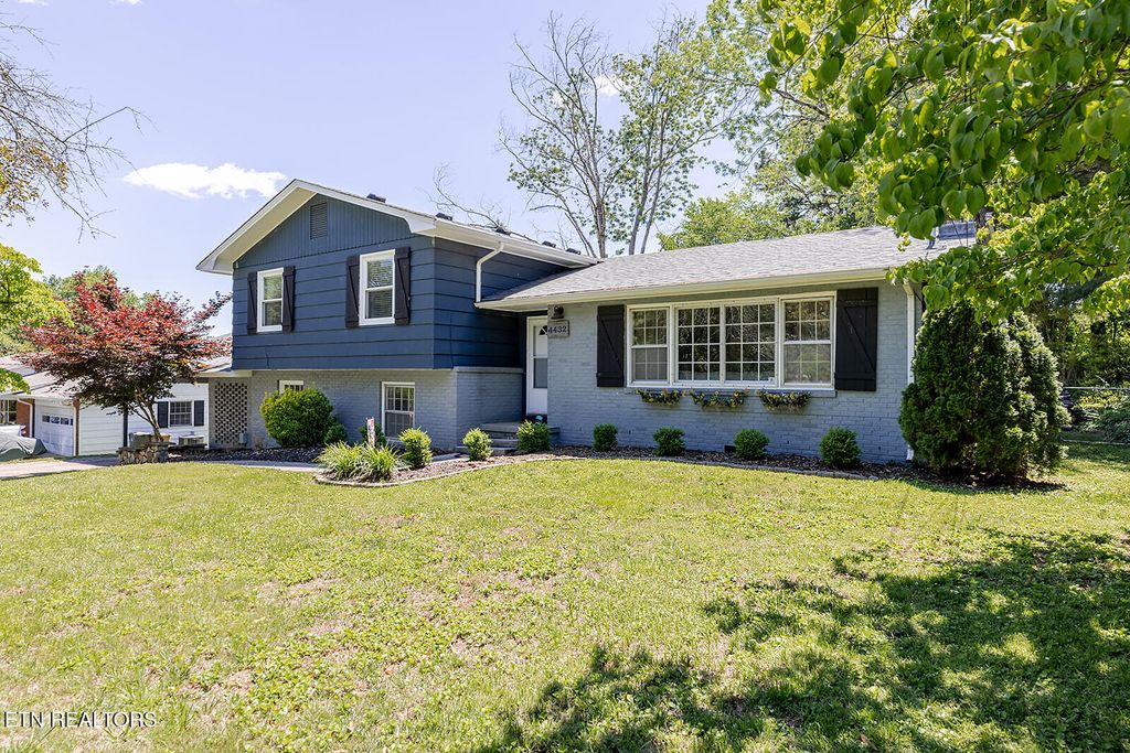 Photo of 4432 Royalview Rd, Knoxville, TN 37921 (MLS # 1340439)