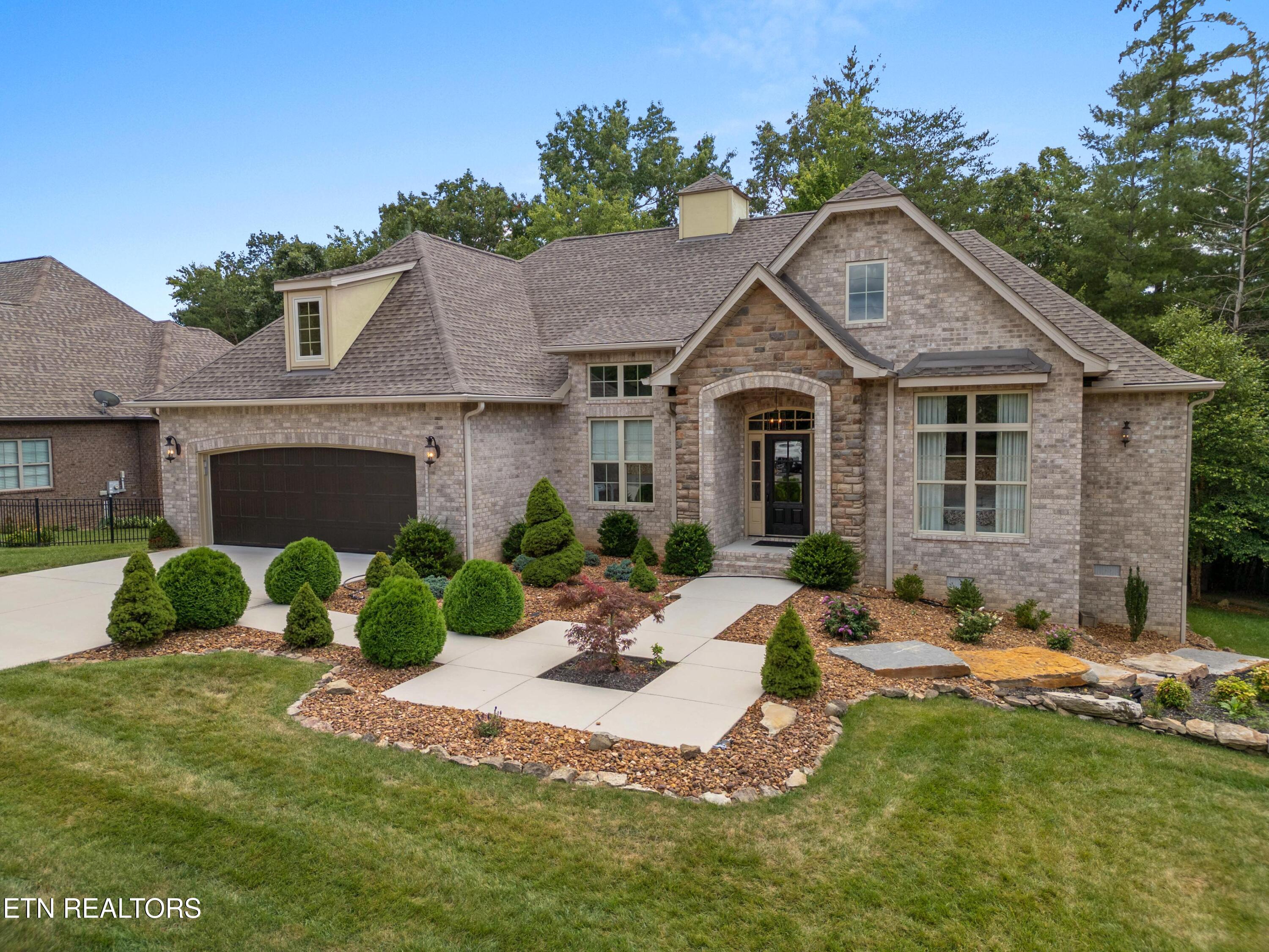 10 Inwood Drive