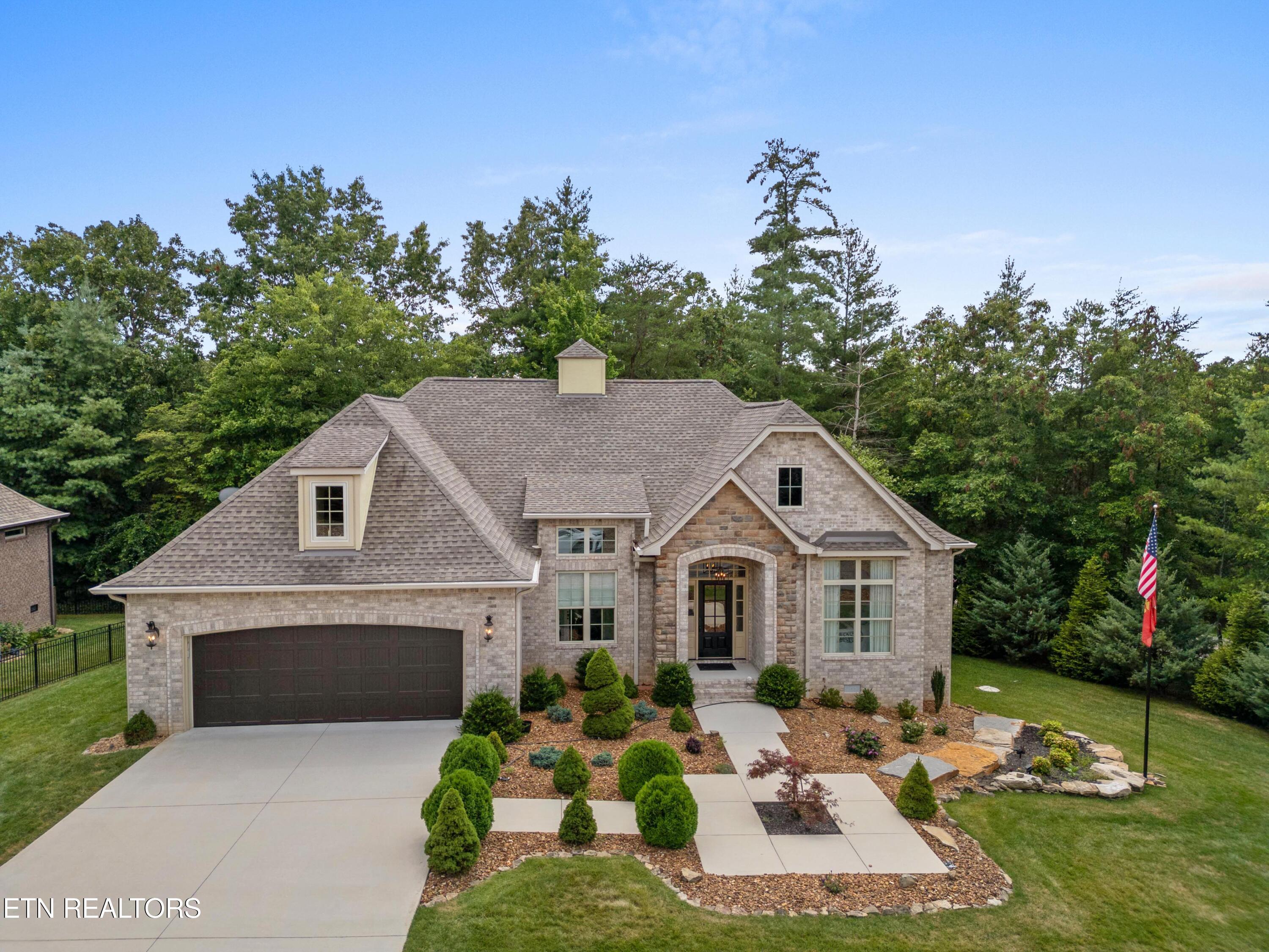 10 Inwood Drive