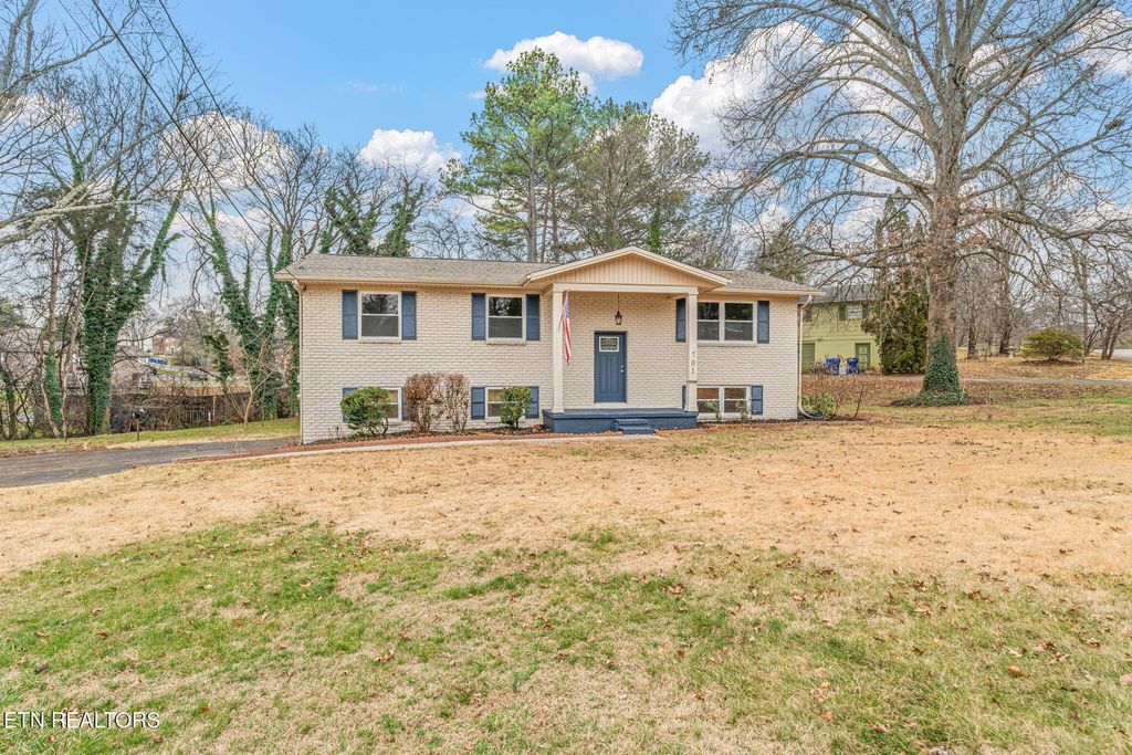 Photo of 701 S Cedar Bluff Rd, Knoxville, TN 37922 (MLS # 1326188)