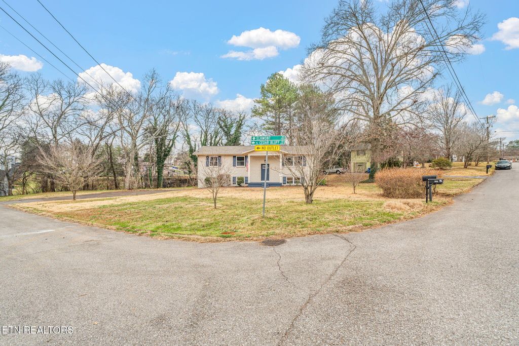 Photo of 701 S Cedar Bluff Rd, Knoxville, TN 37922 (MLS # 1326188)