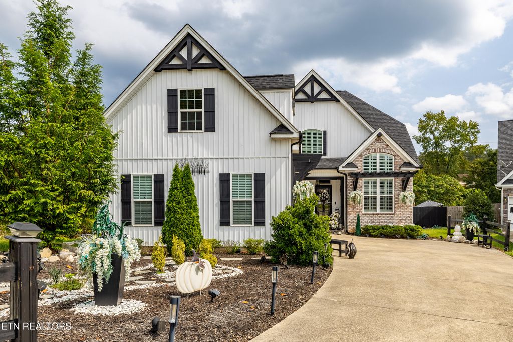 Photo of 1340 Hillside Lane, Lenoir City, TN 37771 (MLS # 1316507)