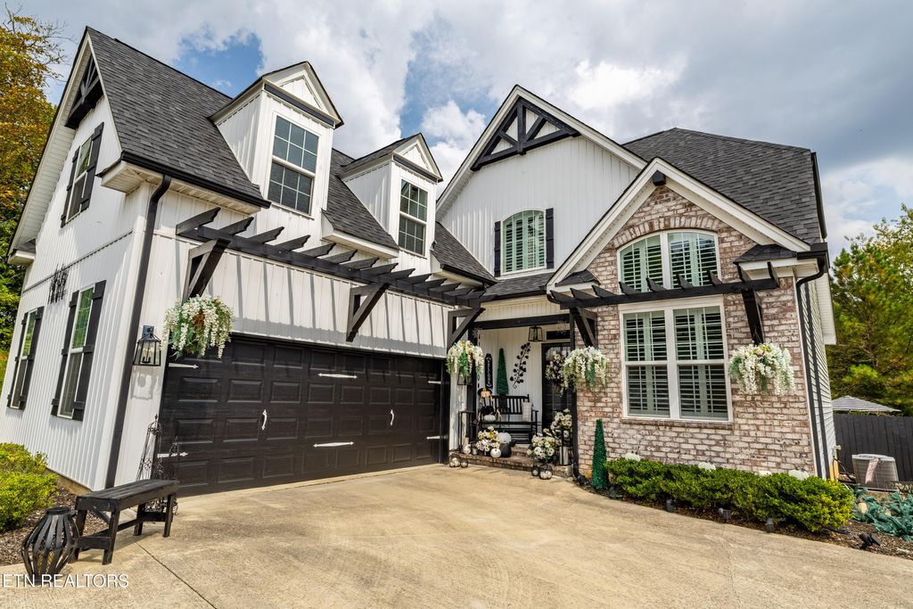 Photo of 1340 Hillside Lane, Lenoir City, TN 37771 (MLS # 1316507)