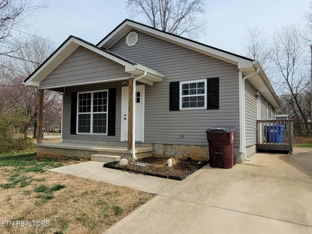 Photo of 115 W Edison St, Alcoa, TN 37701 (MLS # 1293237)
