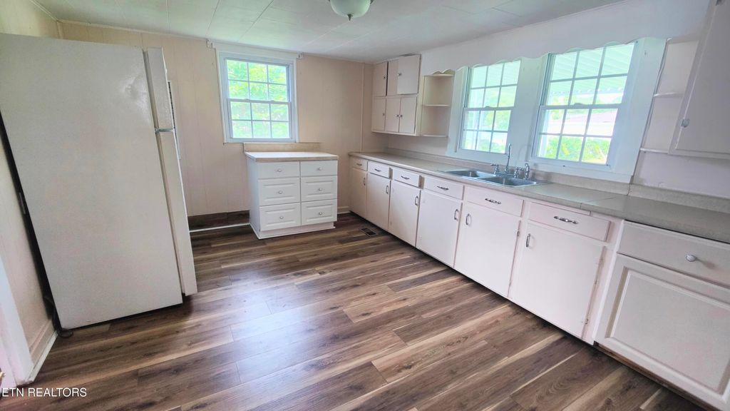 Photo of 806 Vale St, Loudon, TN 37774 (MLS # 1302041)