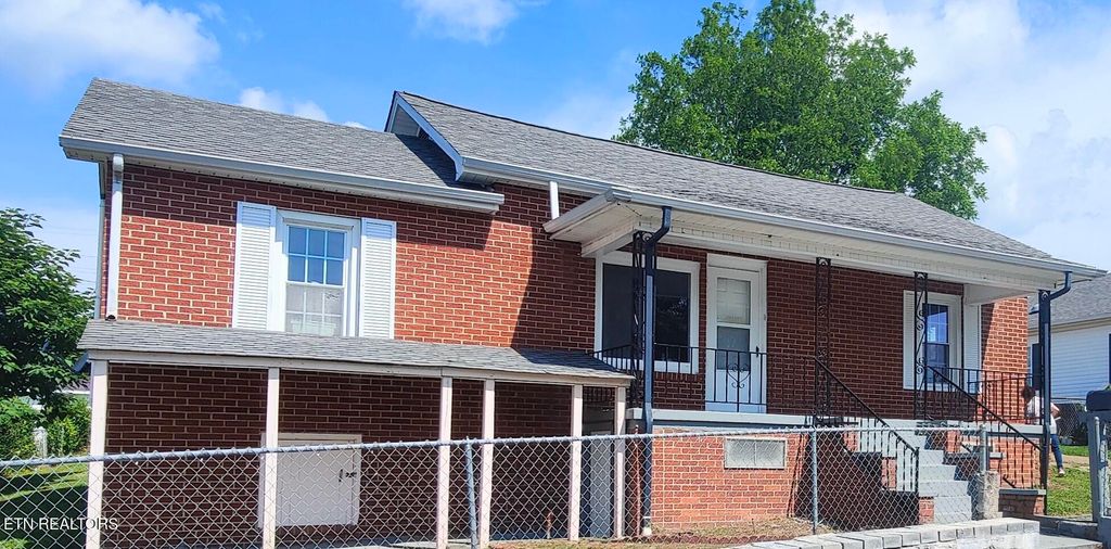 Photo of 806 Vale St, Loudon, TN 37774 (MLS # 1302041)