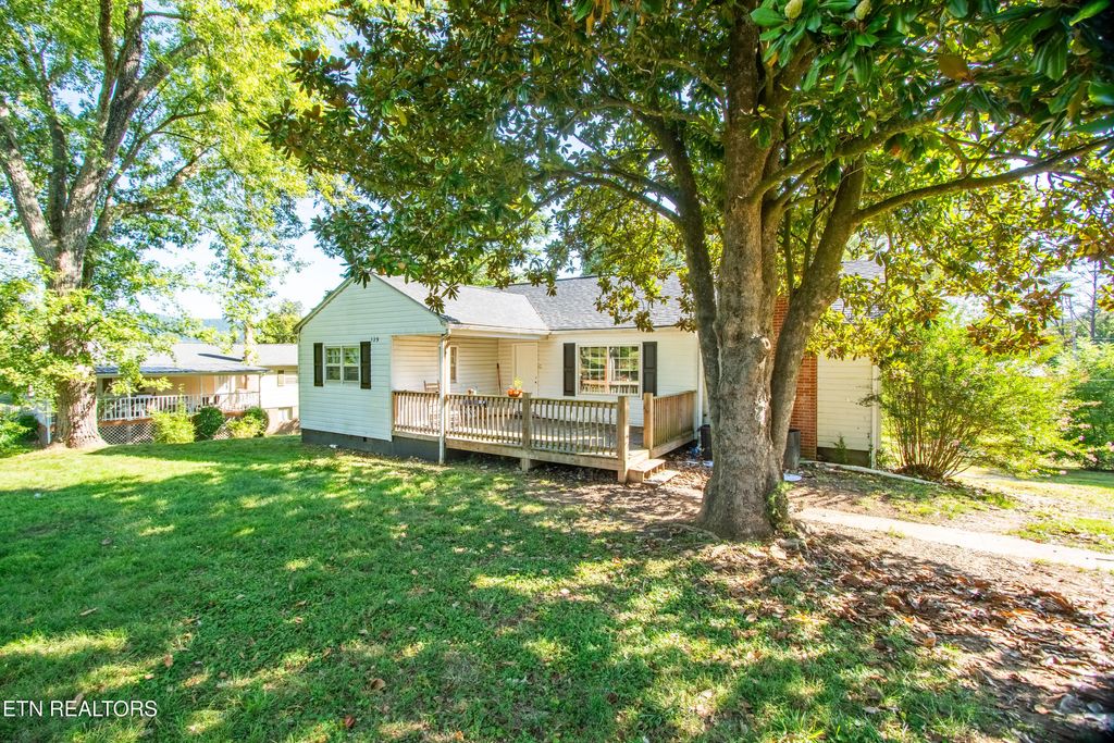 Photo of 129 S High Knob Rd, LaFollette, TN 37766 (MLS # 1339758)