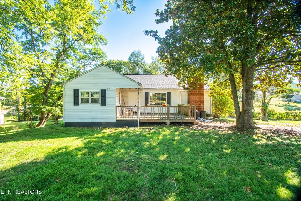 Photo of 129 S High Knob Rd, LaFollette, TN 37766 (MLS # 1339758)