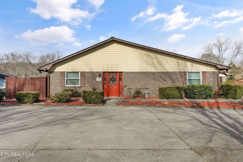 Photo of 144 Golfcrest Lane, Oak Ridge, TN 37830 (MLS # 1320025)