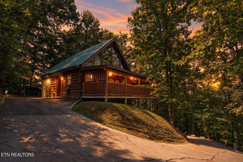 Photo of 3823 Dollys Drive, Sevierville, TN 37876 (MLS # 1355041)
